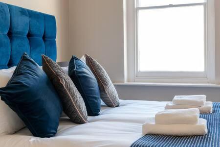 Central, Stunning 2 Bed Apartment With Parking! Cambridge  Exterior photo