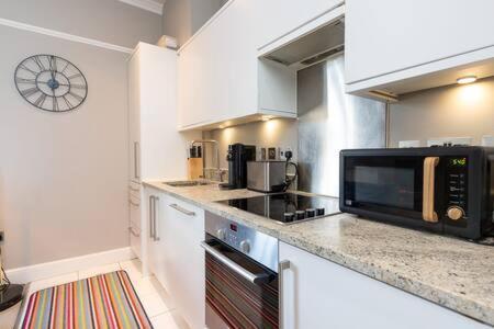 Central, Stunning 2 Bed Apartment With Parking! Cambridge  Exterior photo