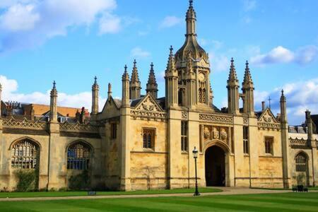 Central, Stunning 2 Bed Apartment With Parking! Cambridge  Exterior photo